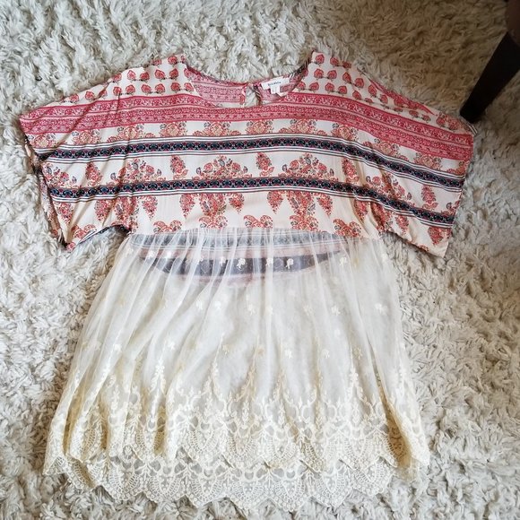 Soieblu Tops - Soieblu Patterned Lace Top